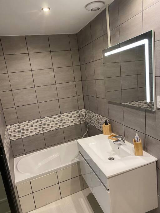 Gite De Tom Et Mag Classe 3 * Clevacances Villa Pontgibaud Kültér fotó